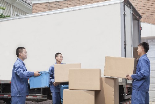 Moving truck service for South Kensington residential relocations
